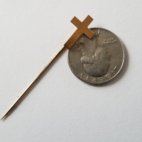 Relisted -Vintage cross stick pin gold tone crucifix brooch - Picture 2 of 16